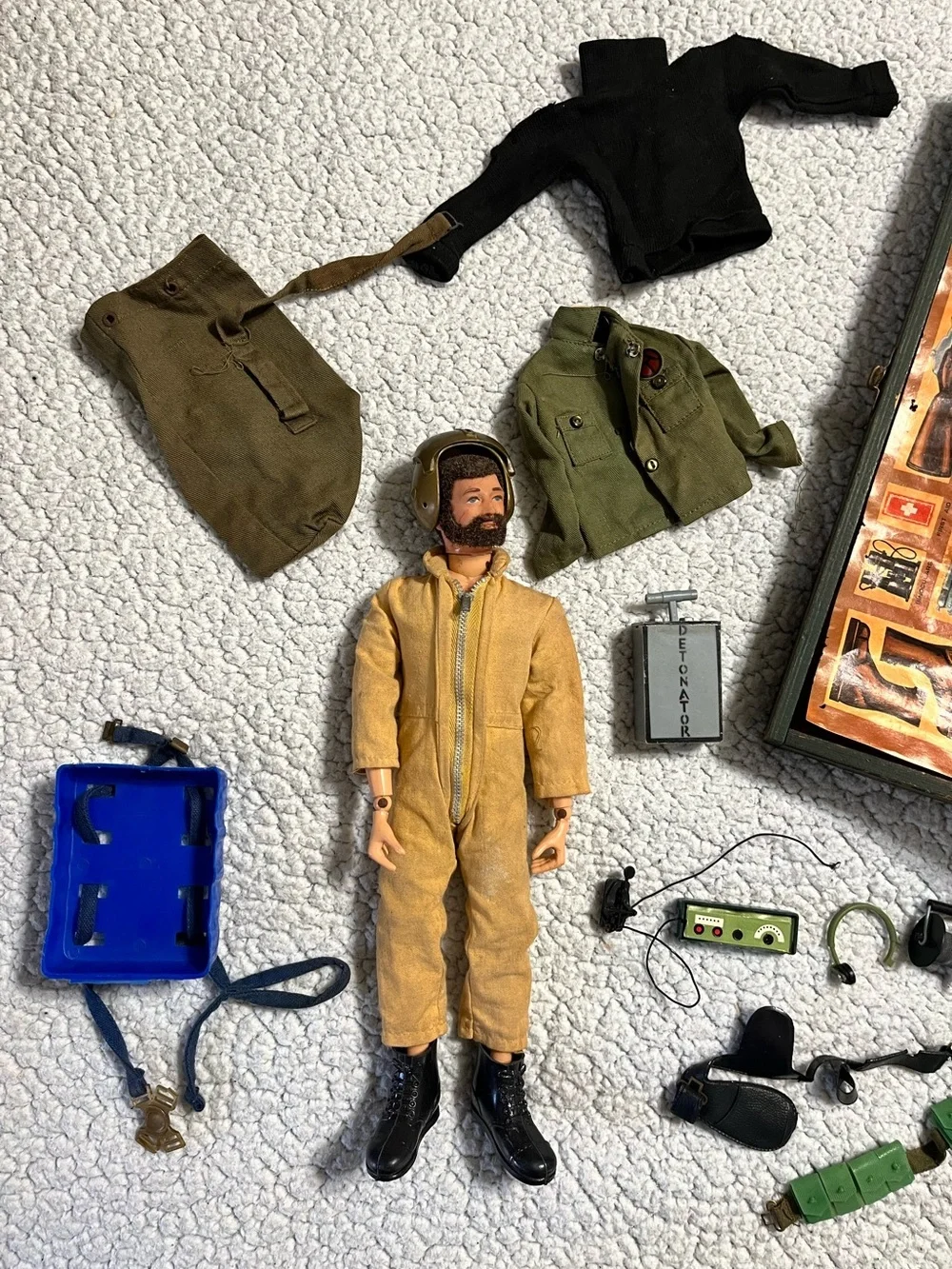 Vintage GI Joe 1964 Locker & Accessories with figures